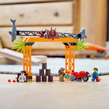 LEGO City Stuntz minifigures Chuck D. Goldberg and pirate boost storytelling.