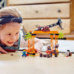 LEGO City Stuntz treasure chest and map enhance treasure-hunt scenes.