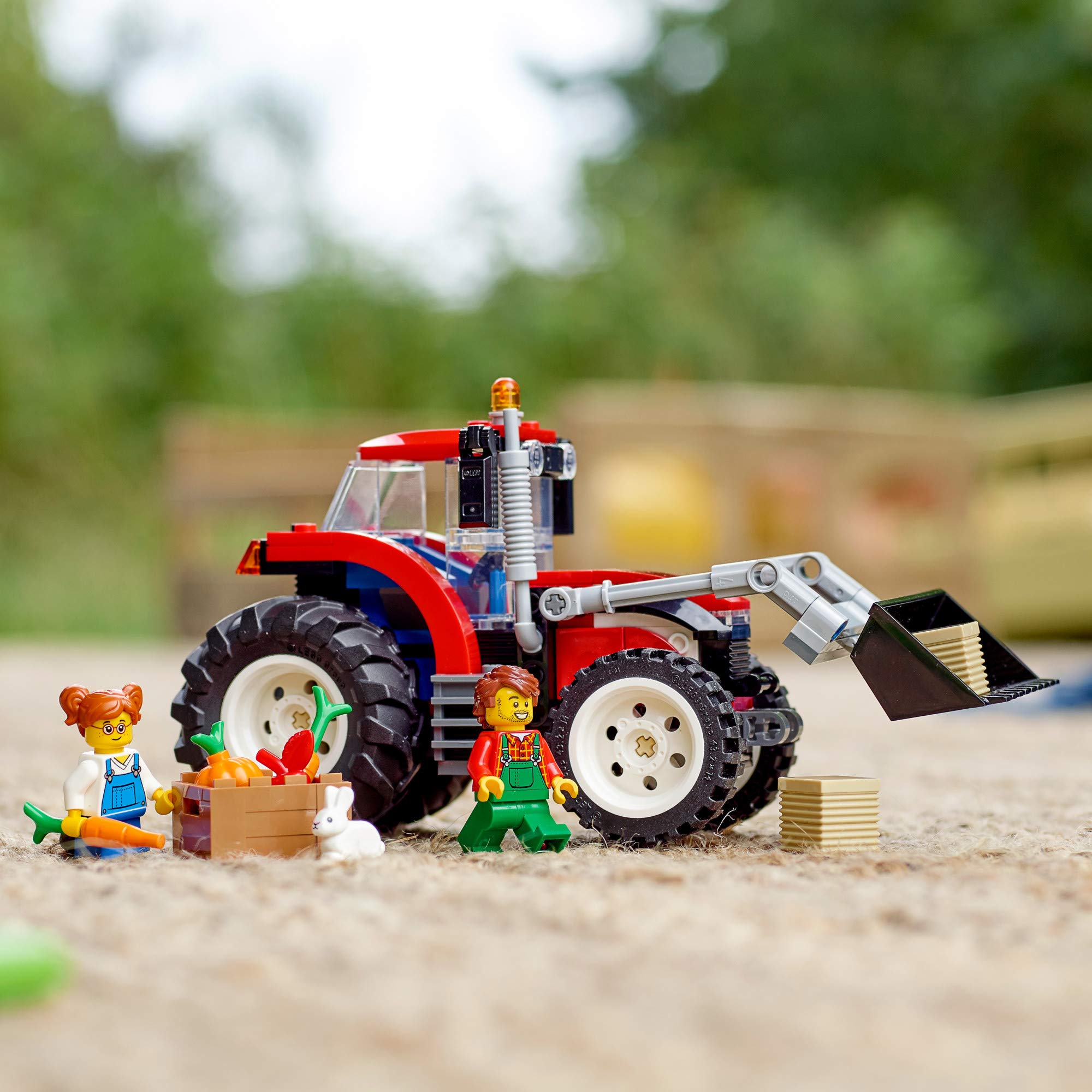 LEGO City veggie crate complements the load-a-bale action.