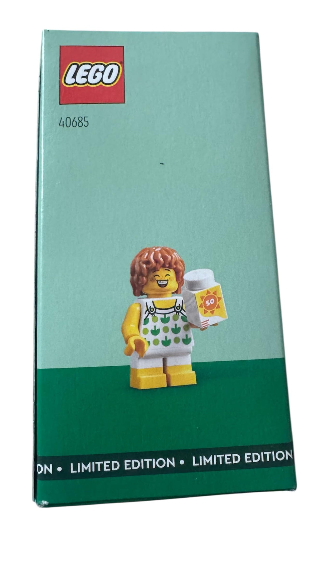 LEGO City Water Park Promo Set 40685 colorway evokes sunny amusement with bustling details.