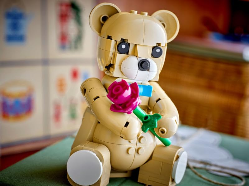 LEGO Creator 40763 seated pose invites cuddly display and imaginative play.