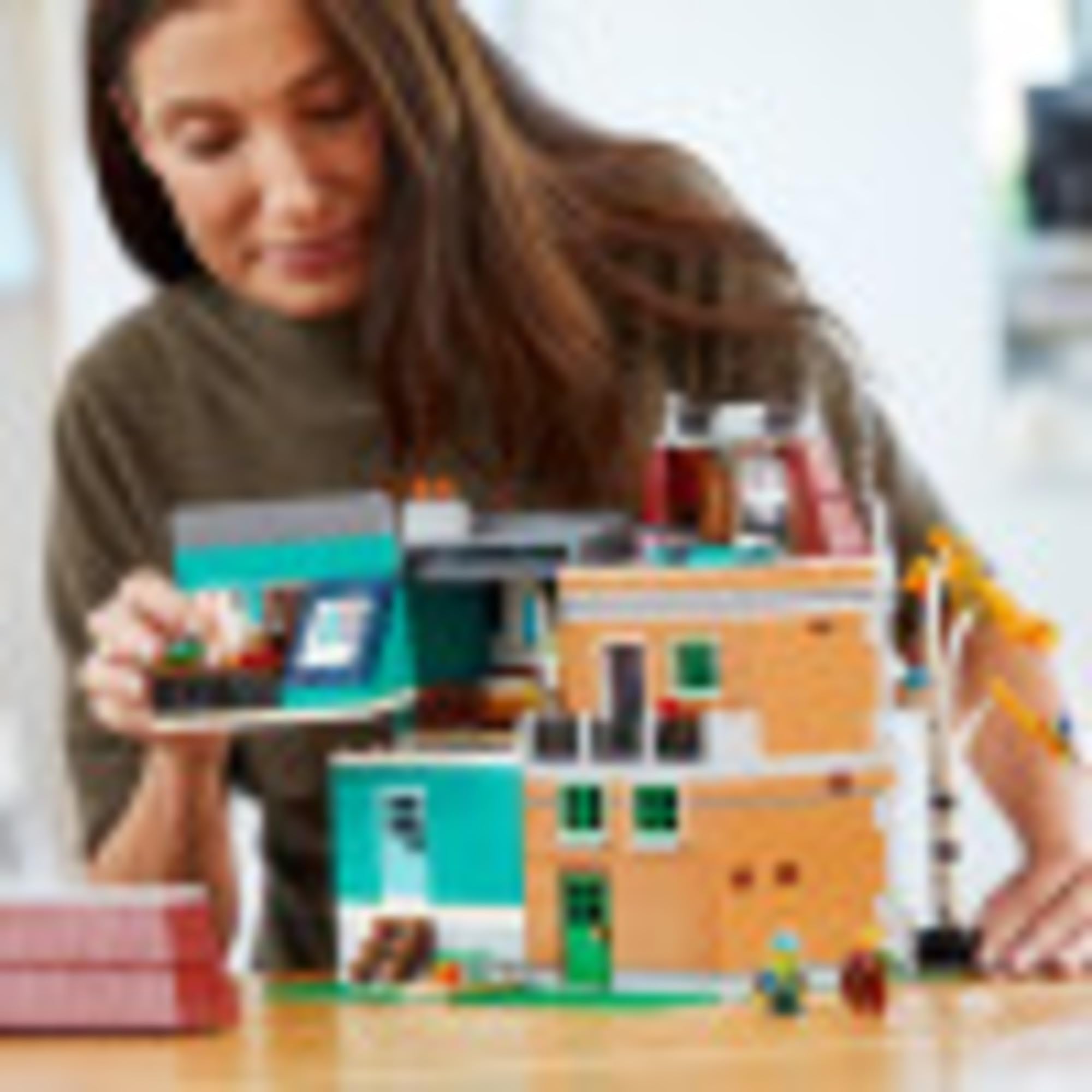 LEGO Creator Expert Bookshop 10270 modular connectivity for expanded street scenes