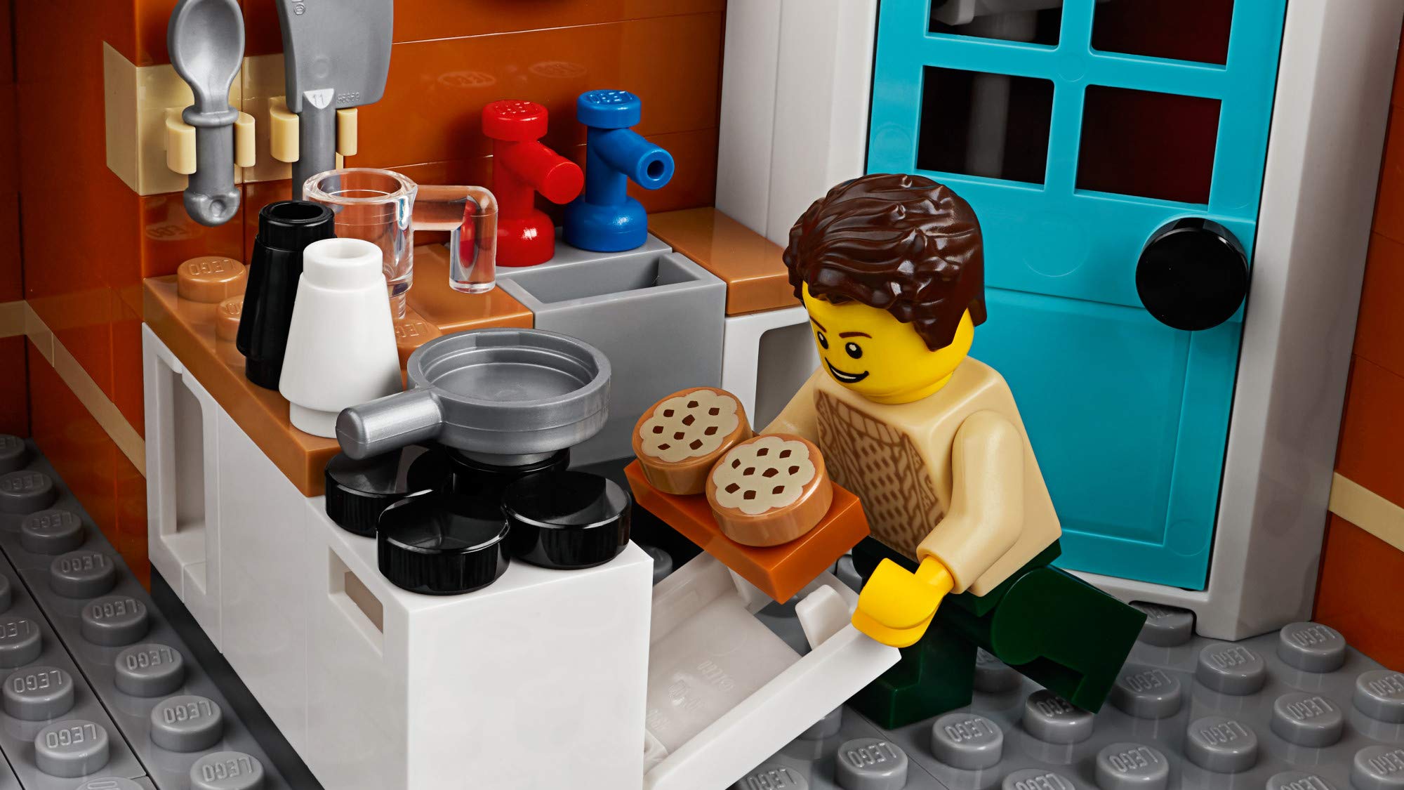 LEGO Creator Expert Corner Garage minifigures and animals diorama.