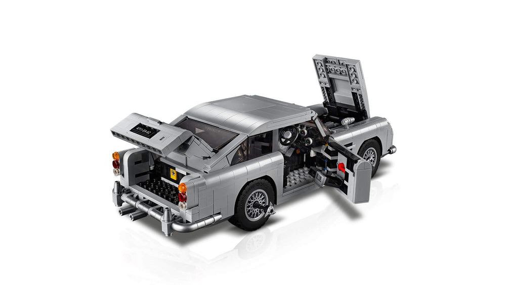 LEGO Creator Expert James Bond DB5 golf clubs add authentic prop accessories for display.