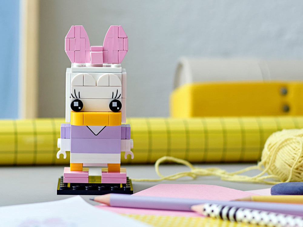 Printed torso detail on the LEGO Daisy Duck BrickHeadz figure for authentic styling.