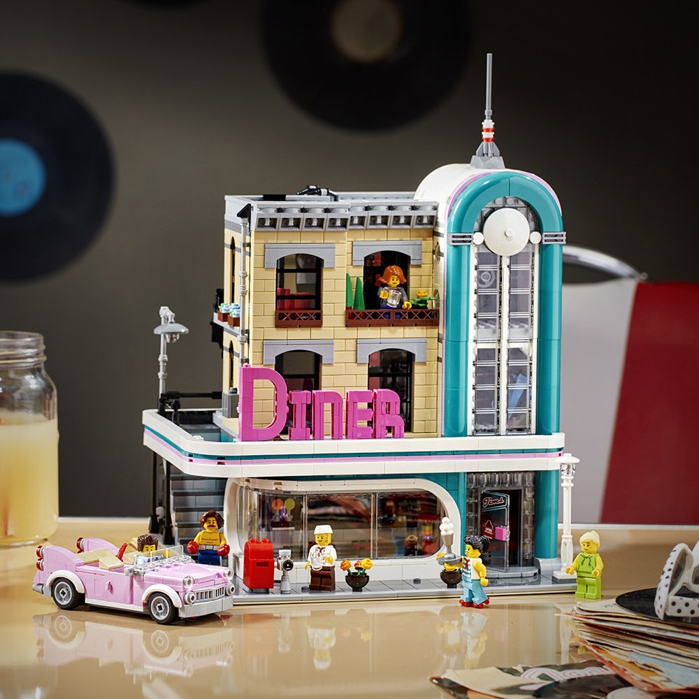 LEGO Downtown Diner curved front window showcasing retro styling for visual appeal