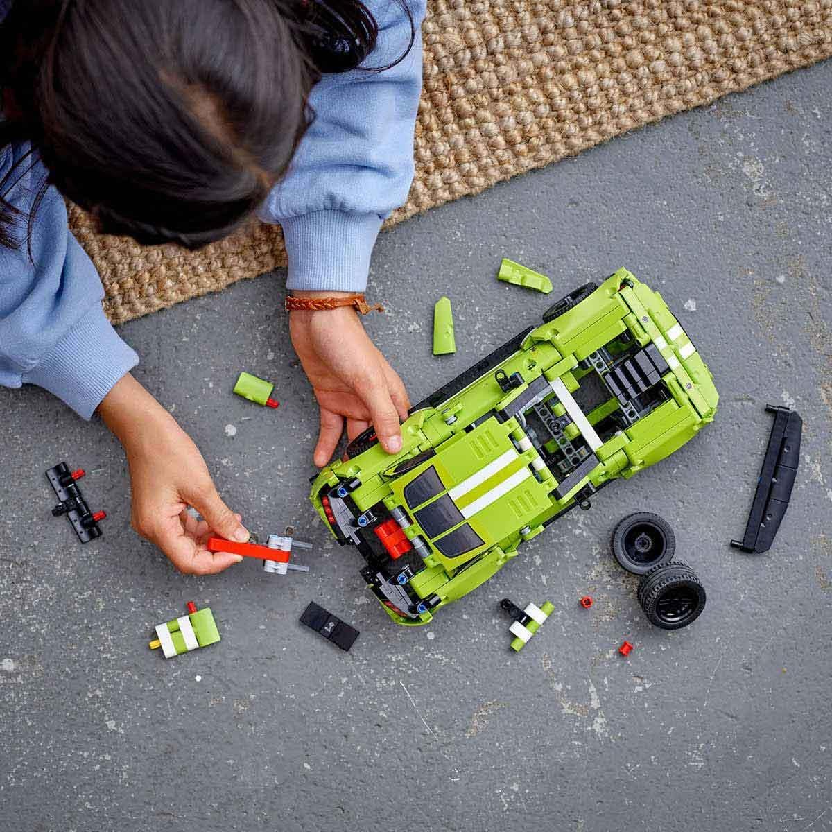 Display-friendly build with rear cover for a polished showcase