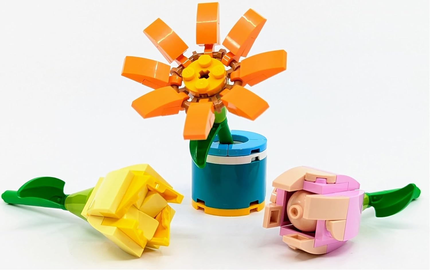 LEGO Friends 30634 Friendship Flowers buildable bouquet, focuses on creative arranging play