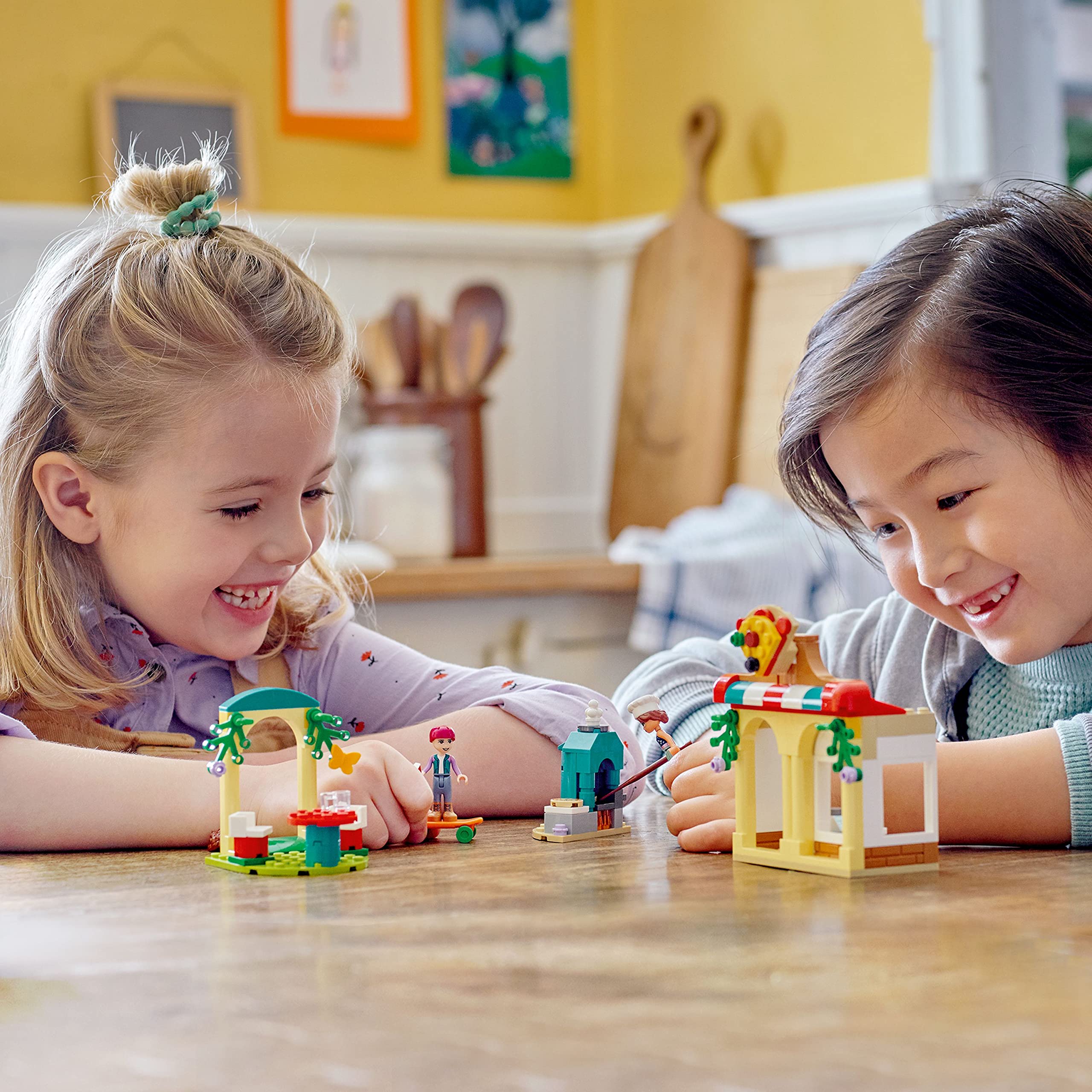 LEGO Friends Pizzeria outdoor seating area inspires social dining.