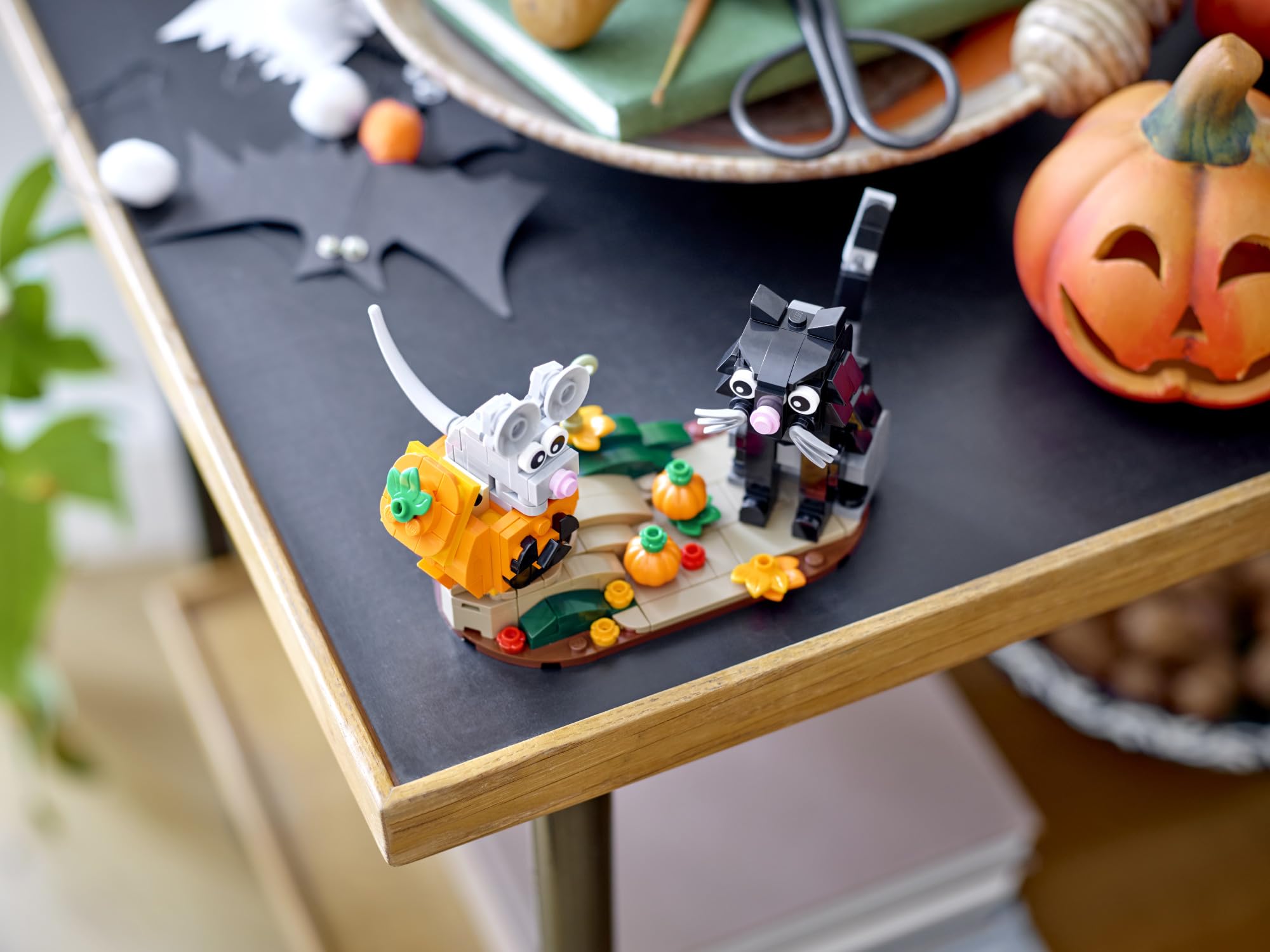LEGO Halloween Cat & Mouse 40570 pumpkin toy with cat and mouse creates interactive Halloween centerpiece.