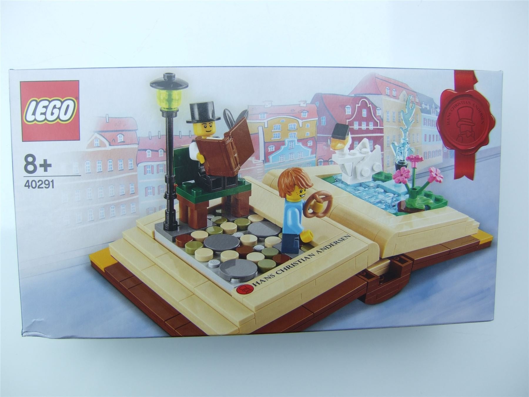 LEGO Hans Christian Andersen 40291 two minifigures enhance storytelling and character interactions.