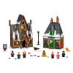 LEGO Harry Potter Hogsmeade Three Broomsticks pub scene for cozy roleplay.