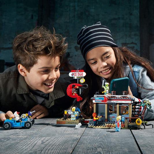 LEGO Hidden Side Shrimp Shack Attack 70422 AR interaction with a phone enhances play