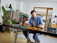 LEGO Ideas Tree House 21318 summer leaves, great for seasonal storytelling and model showcasing.