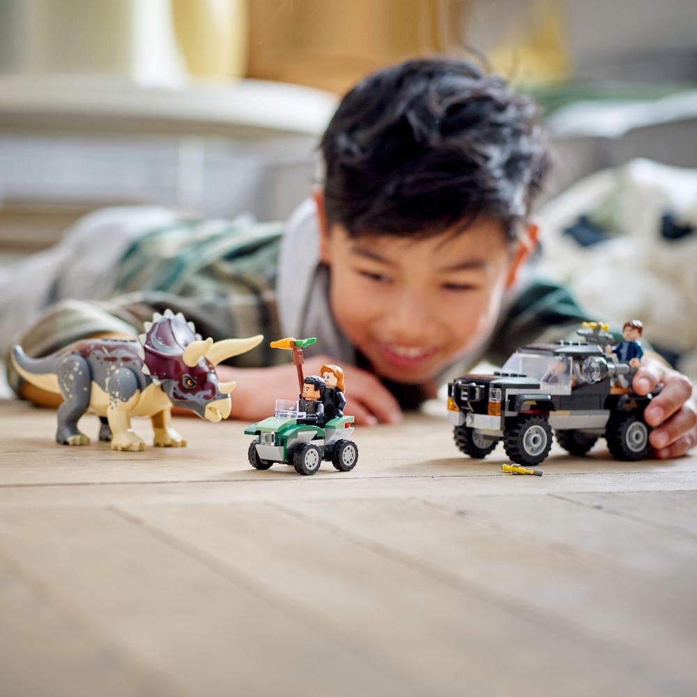 LEGO Jurassic World 76950 Triceratops Truck Attack: detachable pickup front end enables quick reattachments.