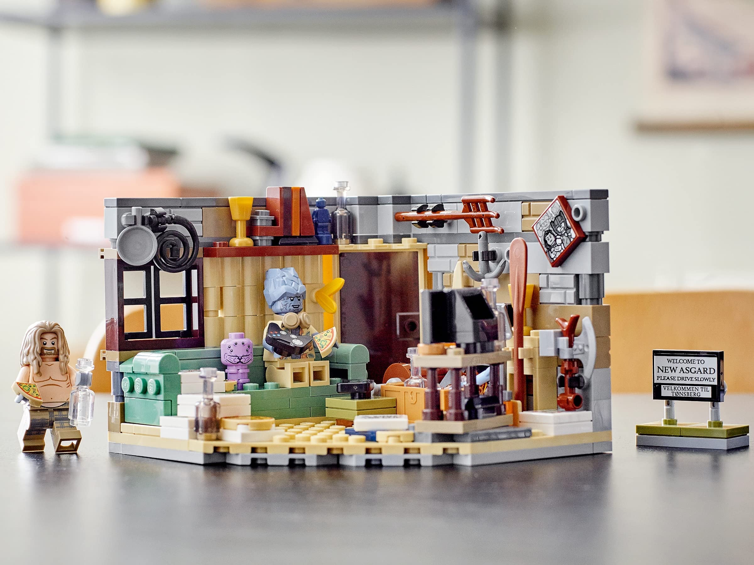 LEGO Marvel 76200 Infinity Saga battle base supports dynamic play setups.