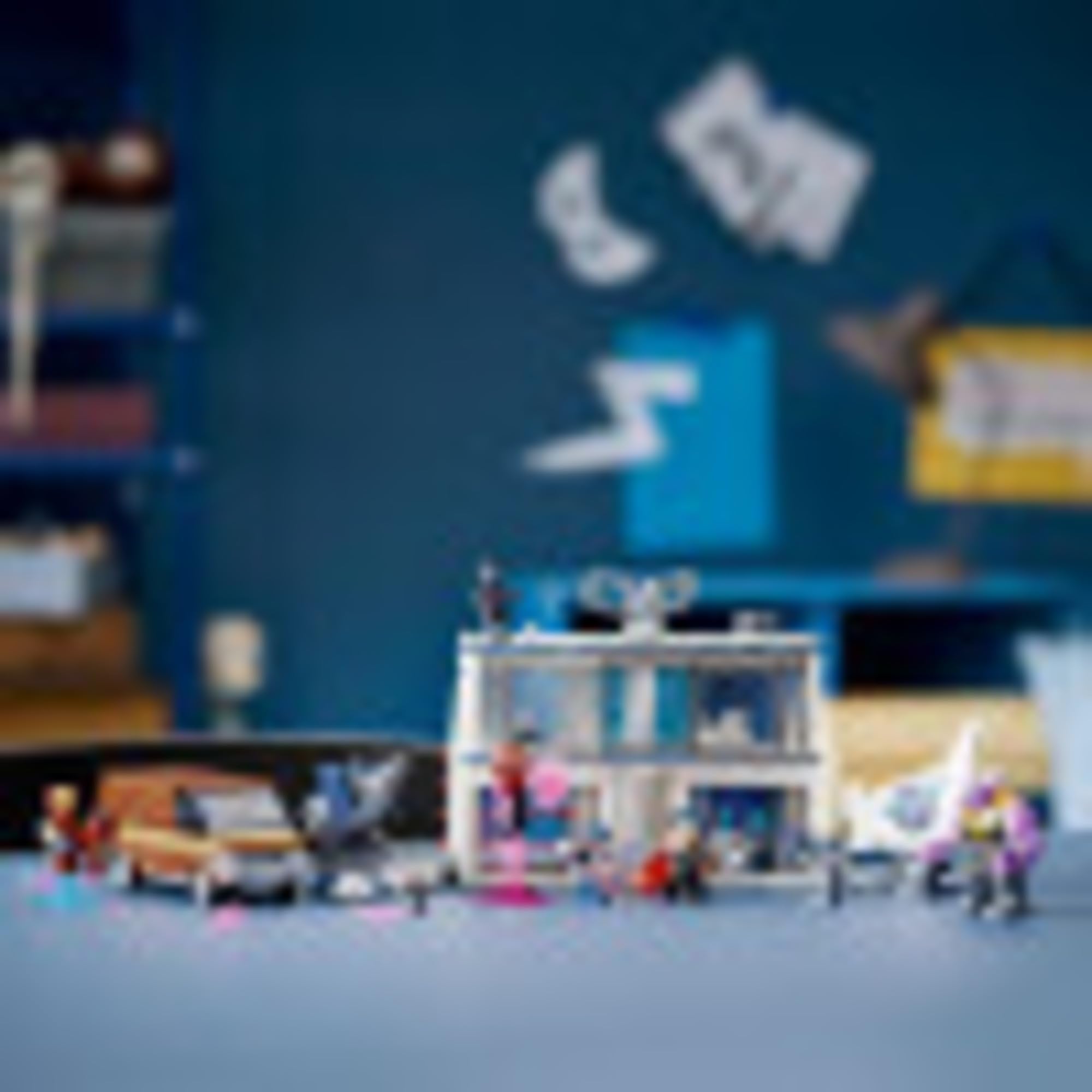 LEGO Marvel prison cell scene image, adds suspenseful role-play opportunities.