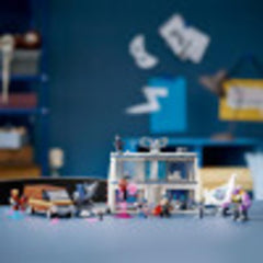 LEGO Marvel prison cell scene image, adds suspenseful role-play opportunities.