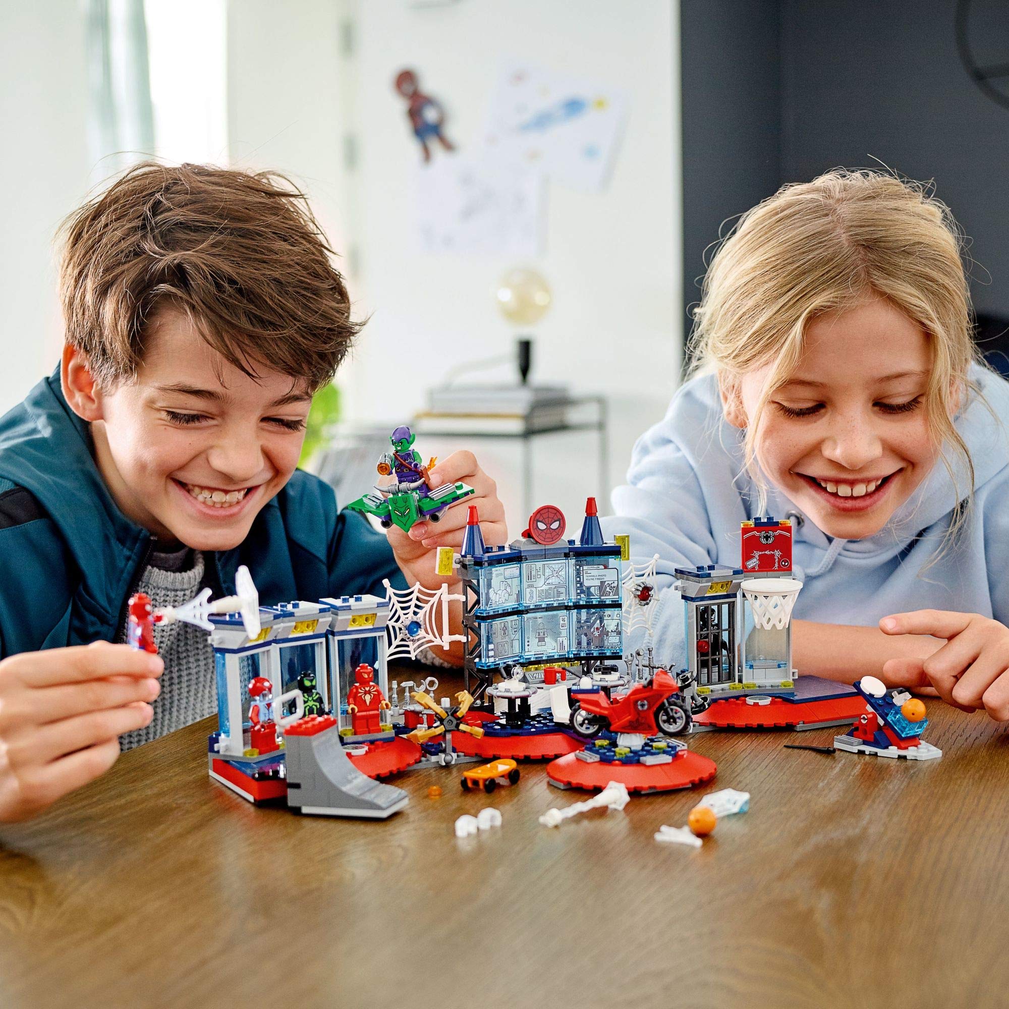 LEGO Marvel Spider-Man Attack on the Spider Lair 76175 PC and PlayStation area for action-packed play.