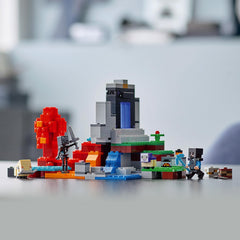 LEGO Minecraft Devastated Portal 21172 – Buildable portal structure for creative construction and display.
