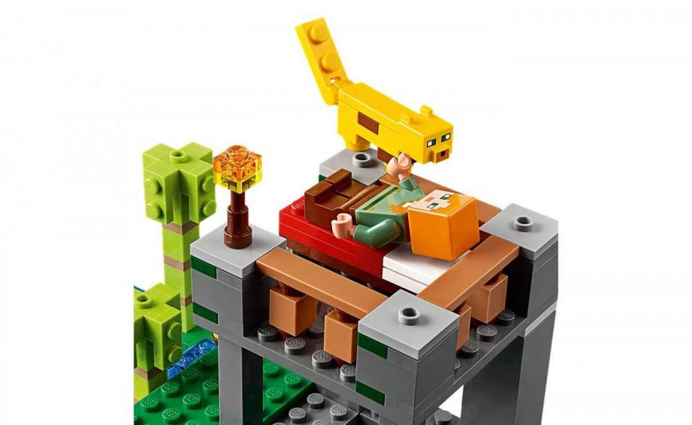 LEGO Minecraft Bamboo elements add natural-feel feeding details.