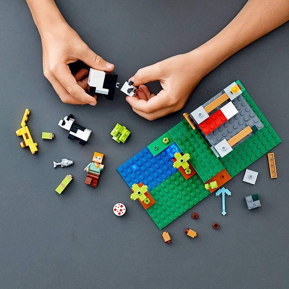 LEGO Minecraft Panda Nursery 21158 with Alex minifigure invites active play.