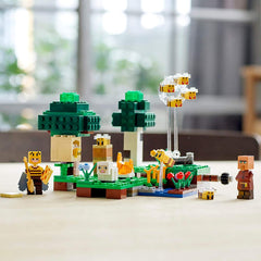 LEGO Minecraft The Bee Farm detailed figures and accessories for builds