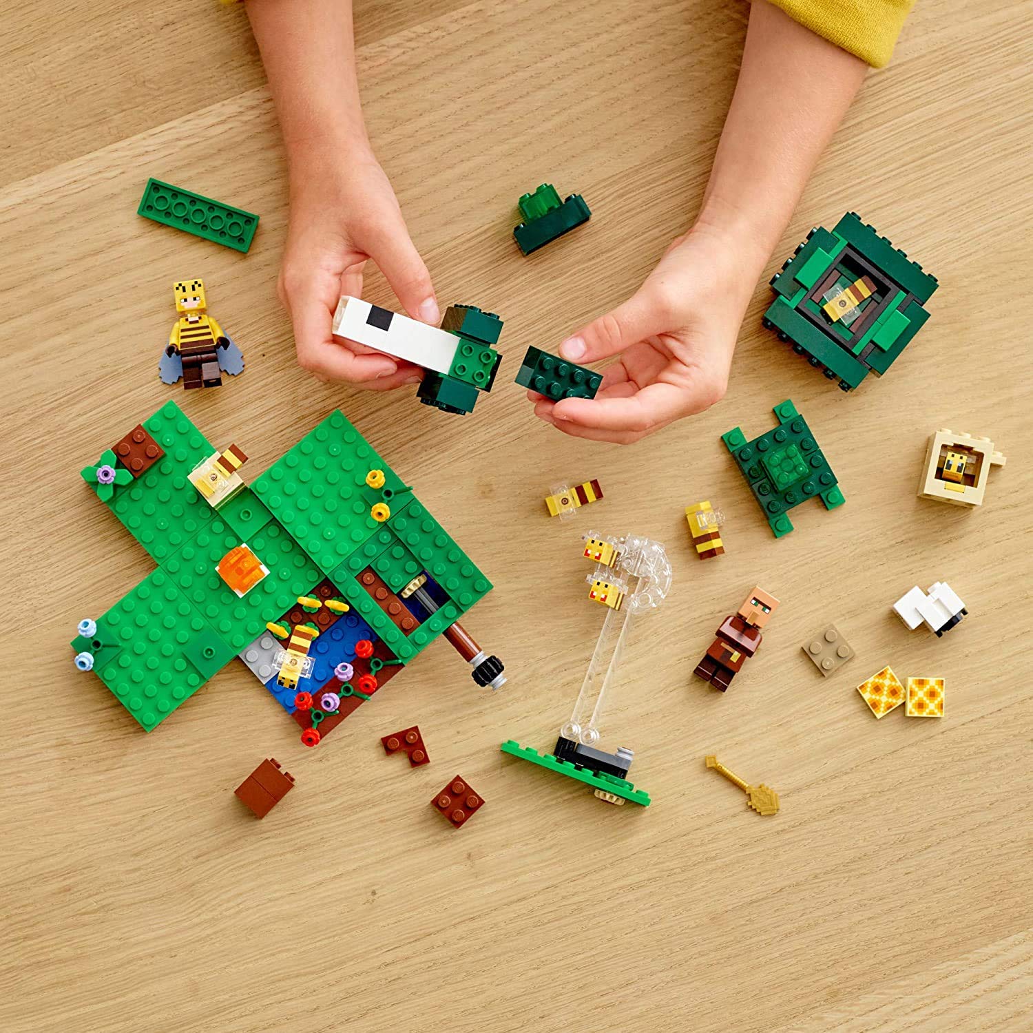 LEGO Minecraft The Bee Farm sheep and villager figures for storytelling