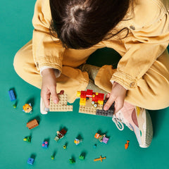 LEGO Minecraft treasure chest opens to reveal fish and a pearl.