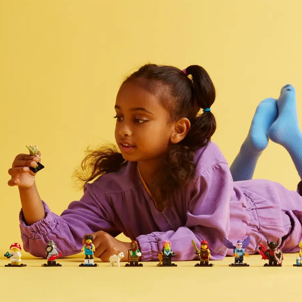 LEGO Minifigures Series 25 unboxing experience hints at surprise discovery.