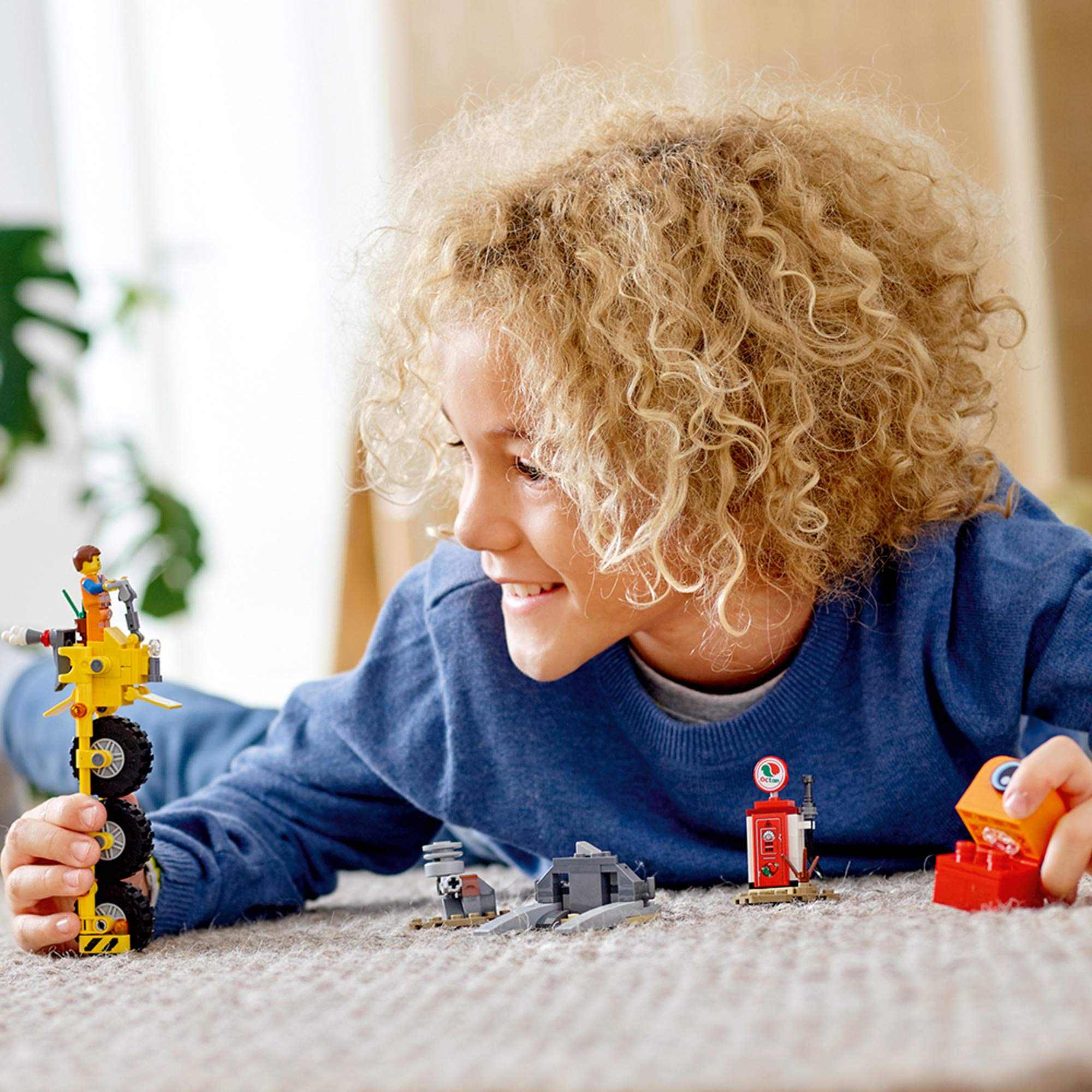 Emmet’s minifigure cockpit detail invites interactive play adventures.