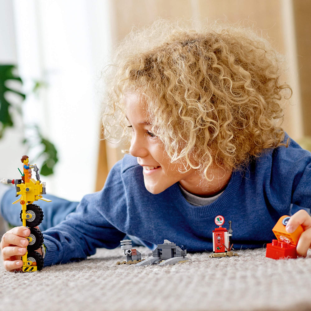 Emmet’s minifigure cockpit detail invites interactive play adventures.