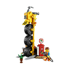 Three rubber tires support dynamic, stable play during racing scenes.
