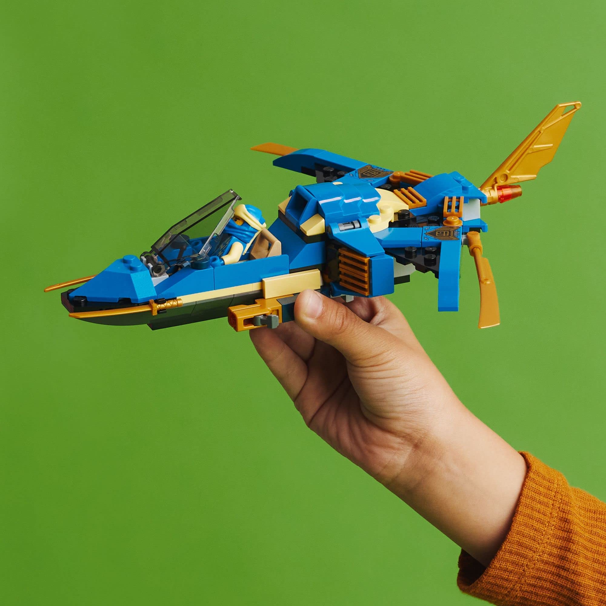 Golden blades add flair to the blue NINJAGO aircraft
