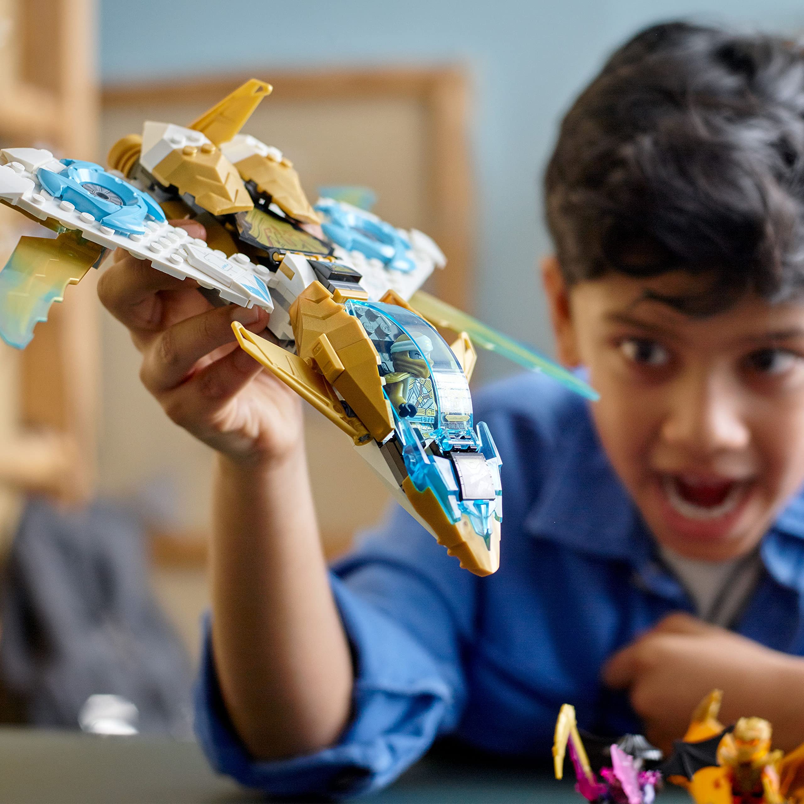 LEGO NINJAGO Golden Dragon Jet in dragon mode sparks dramatic transformations.