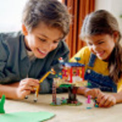 LEGO Safari Wildlife Tree House ladder interior detail supports interactive role-play