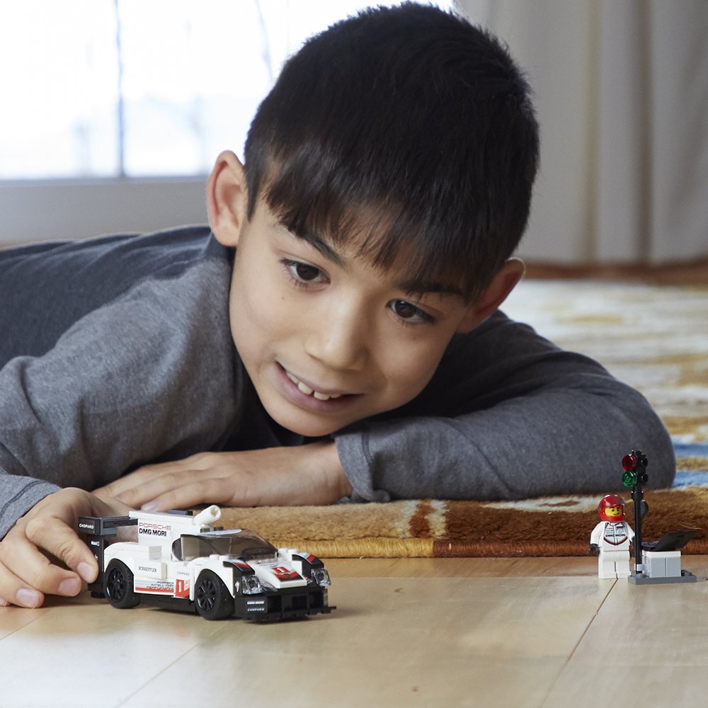 LEGO Speed Champions Porsche 919 Hybrid 75887 cockpit detail emphasizes minifigure interaction and role-play.