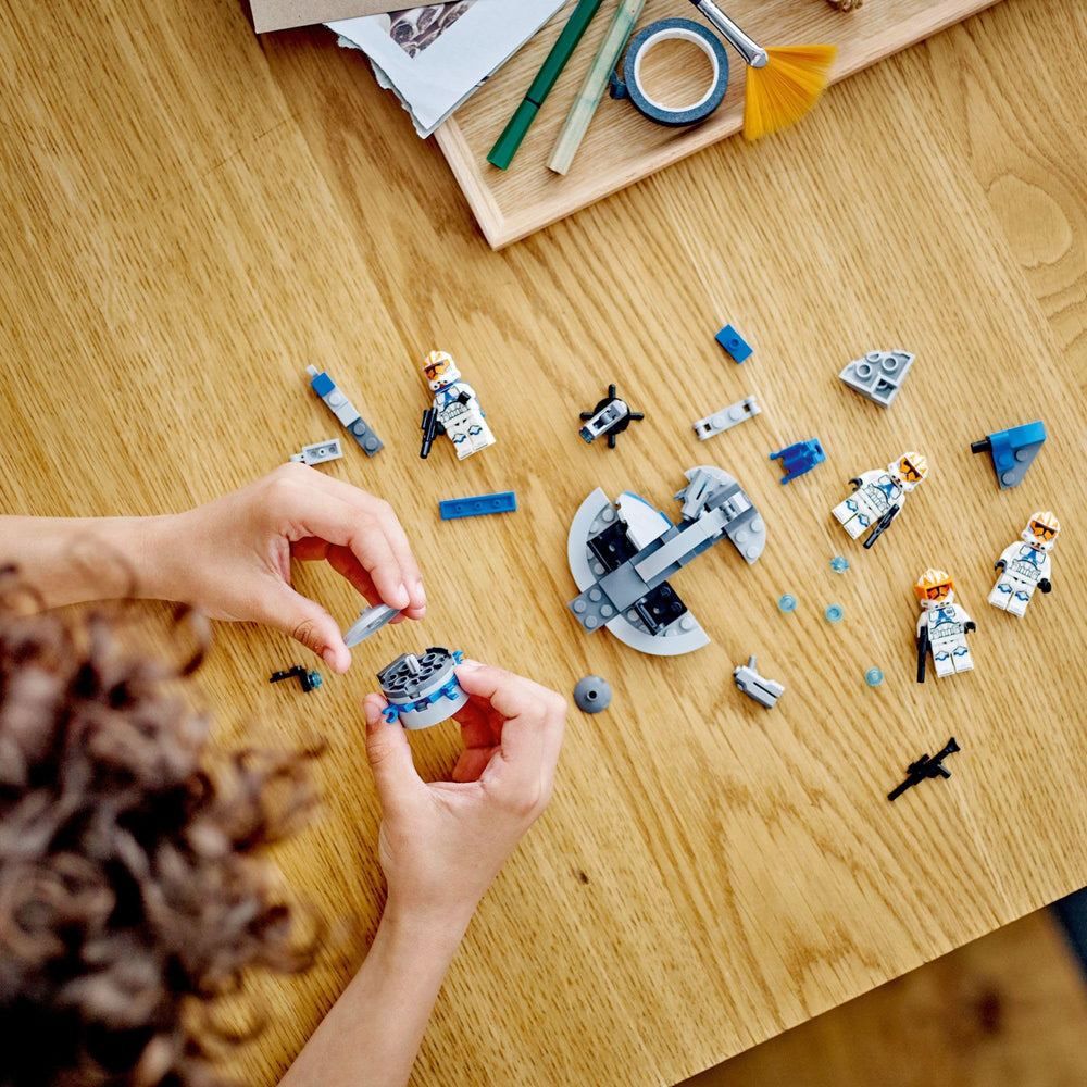 lego star wars 75359 infantry speeder close-up showing two seats for figures and blasters