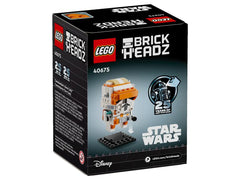 LEGO Star Wars holoprojector accessory included for iconic scenes.