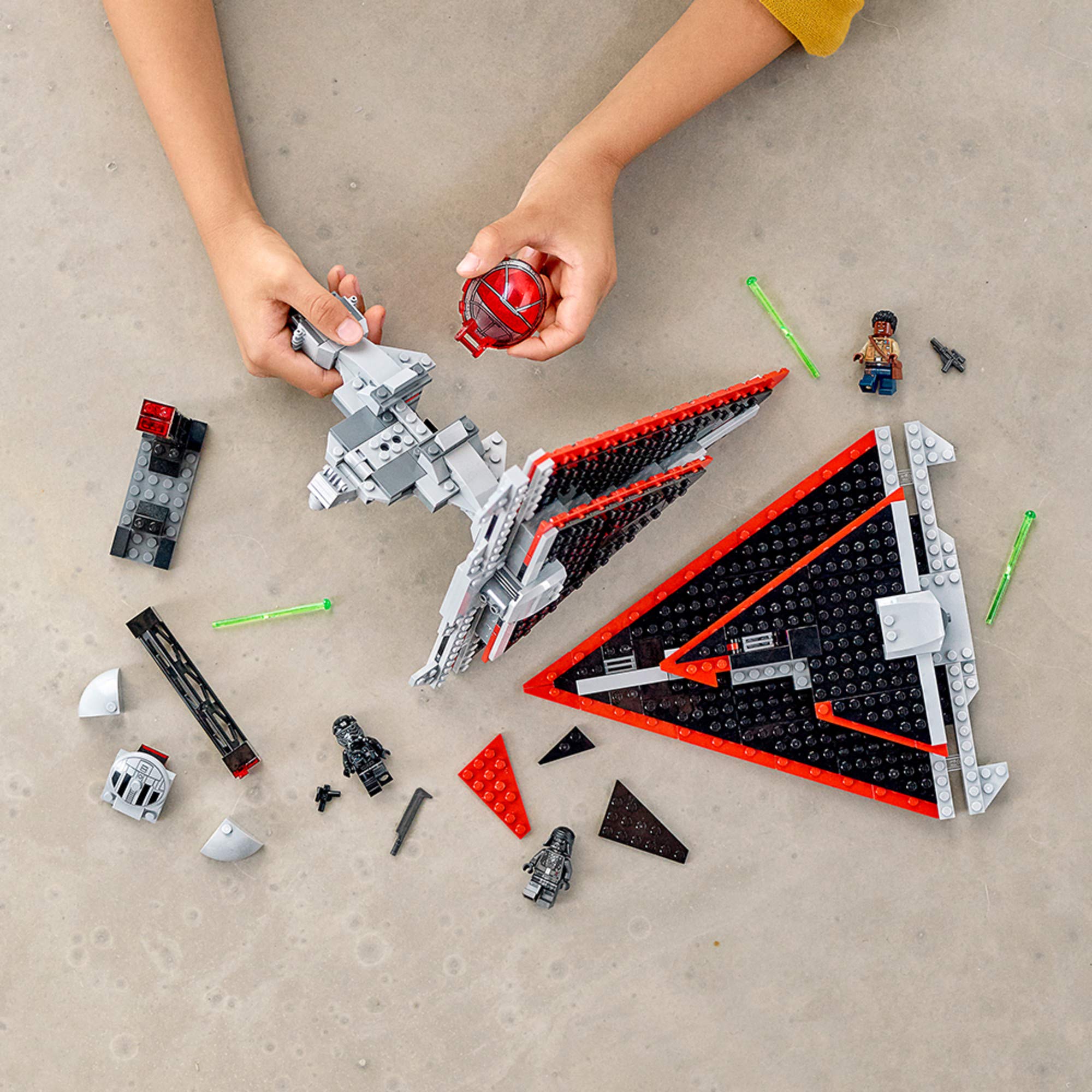 LEGO Star Wars Finn minifigure included for Resistance scenes
