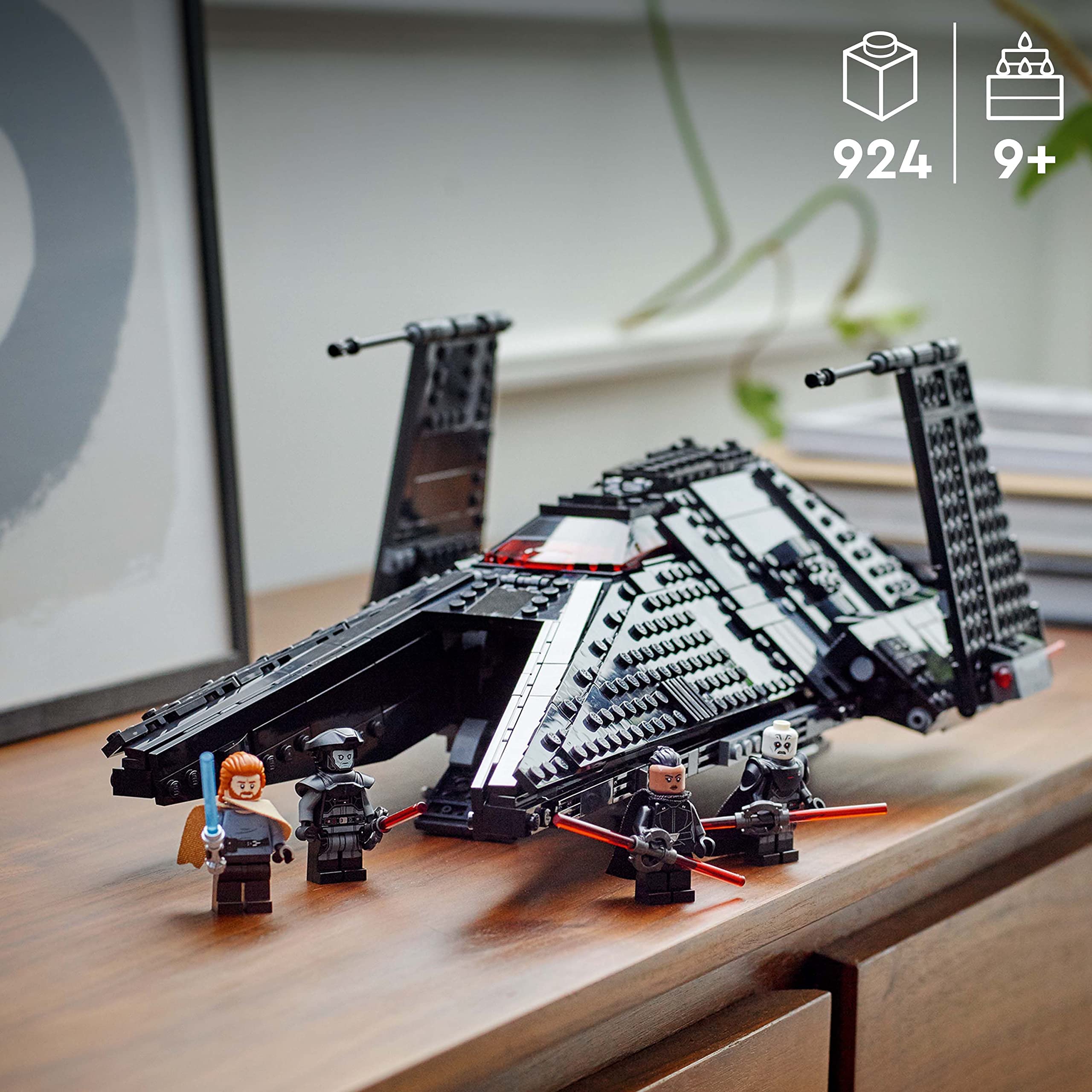 LEGO Star Wars Inquisitor Transport Scythe ramp deploys for dramatic entry.