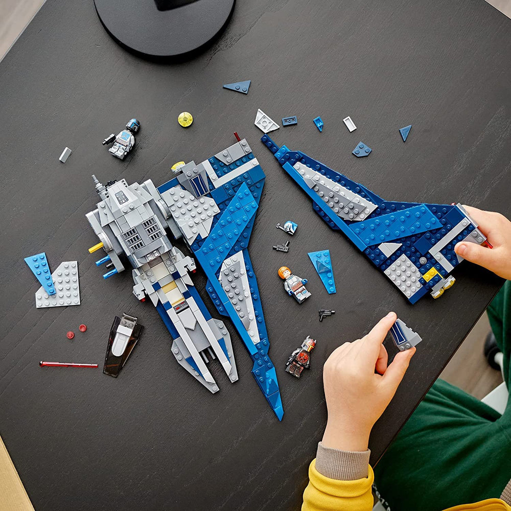 Mandalorian Loyalist minifigure ready for action poses