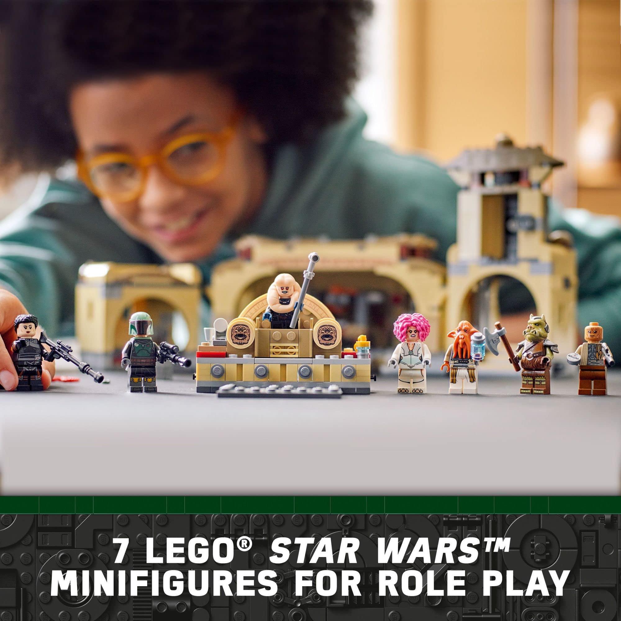 LEGO Star Wars opening gate reveals kitchen area for interactive adventures.
