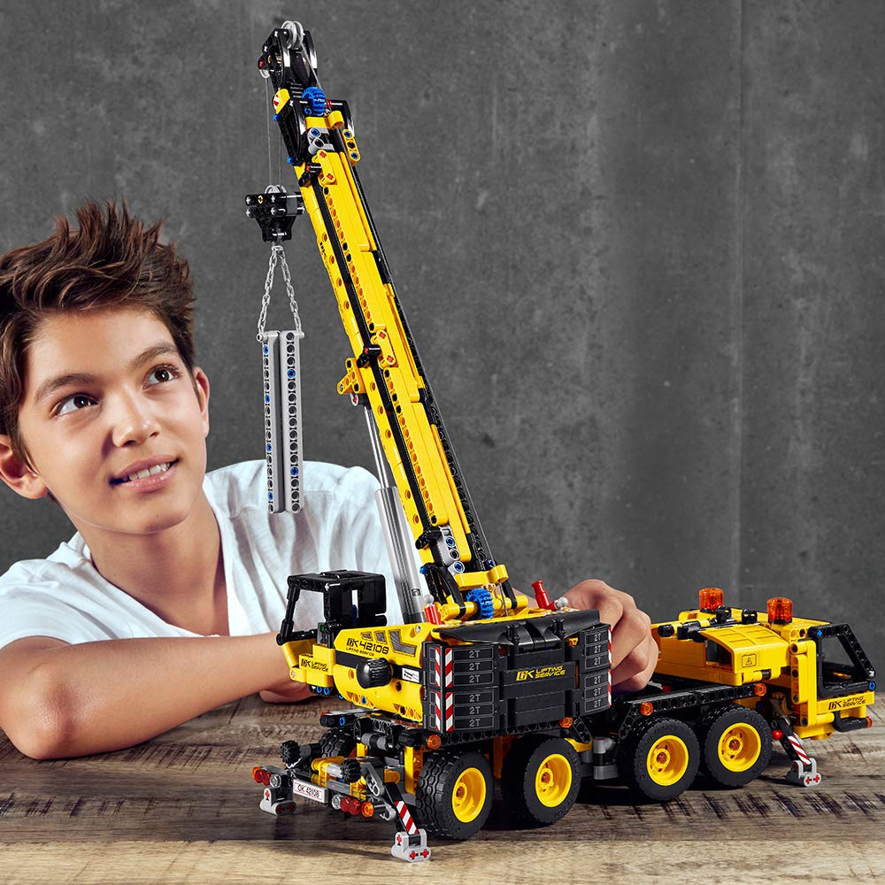 LEGO Technic 42108 boom raise demonstrates tall reach and precise control.
