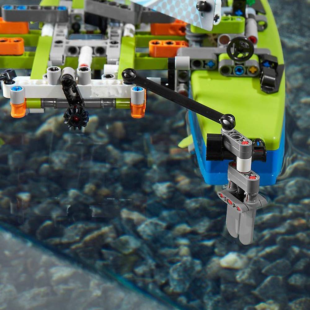 LEGO Technic Catamaran bathtub-ready design supports safe water-based exploration.