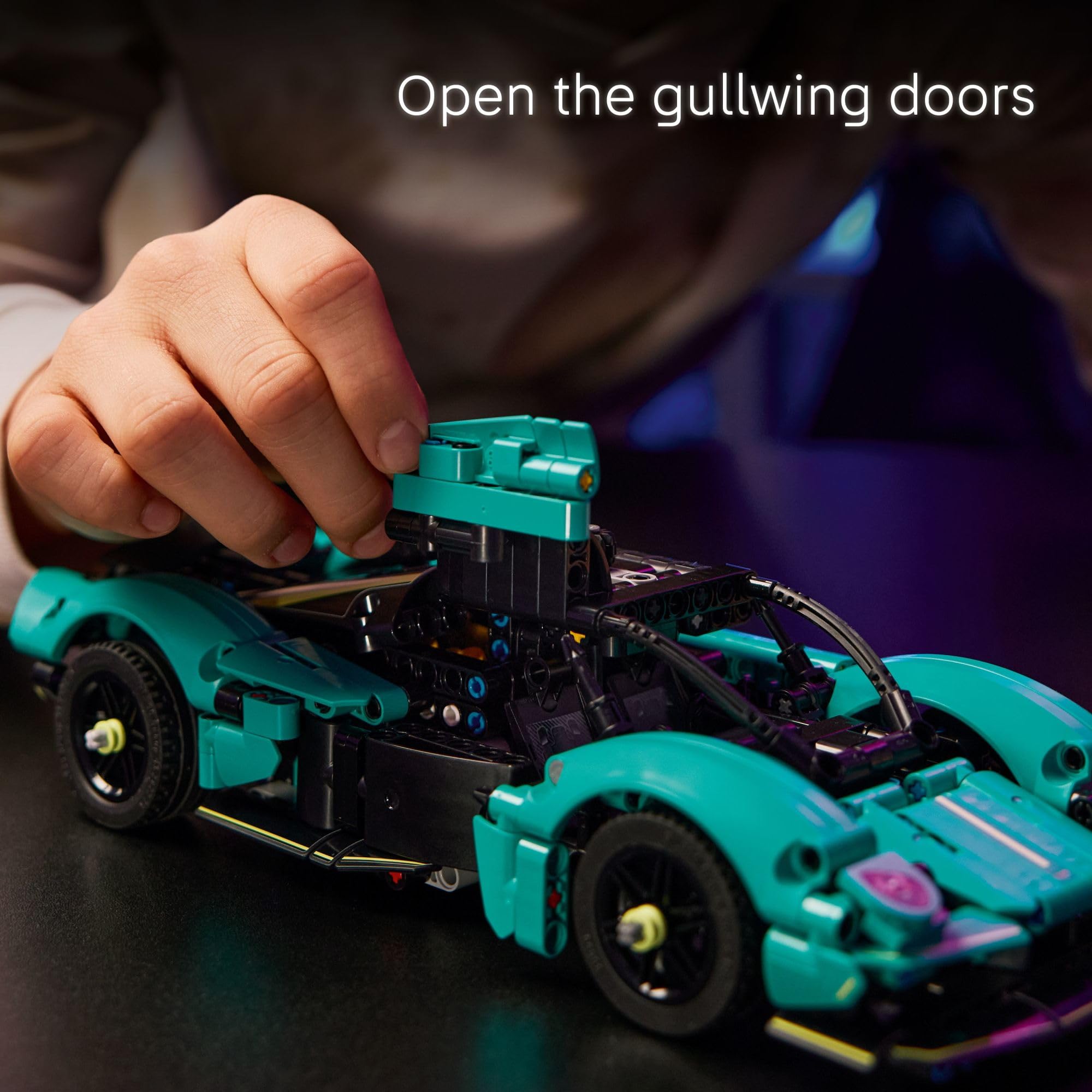 Wheel and differential mechanism demonstrated on LEGO Technic Valkyrie