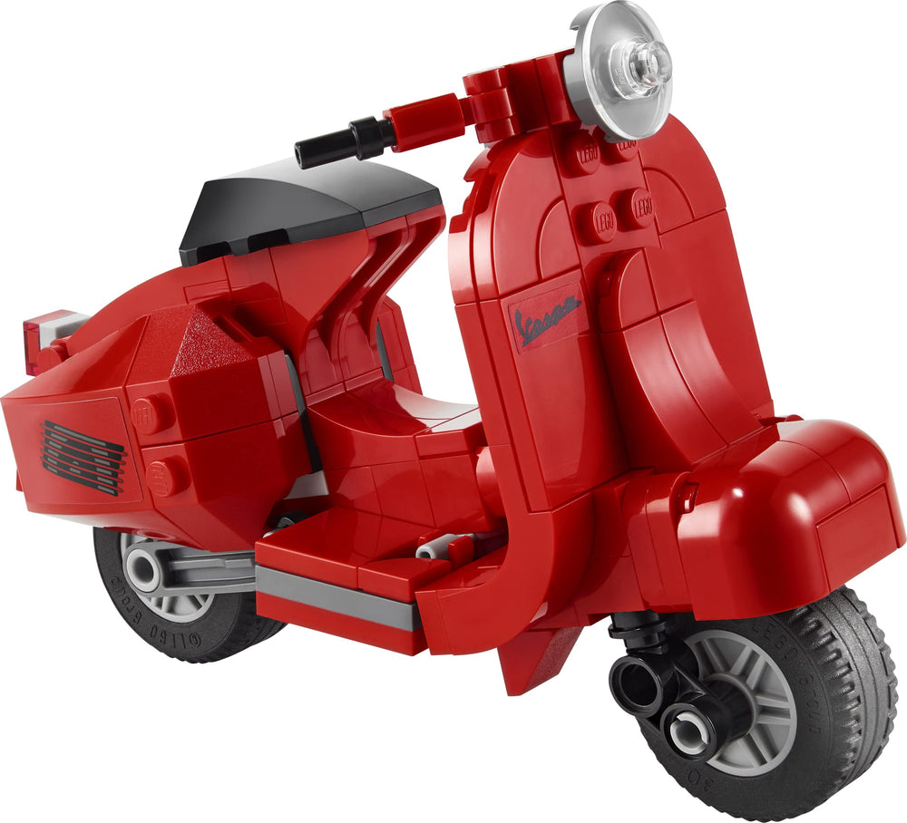 LEGO Vespa Mini Moped handlebars close-up for authentic display and imaginative builds.