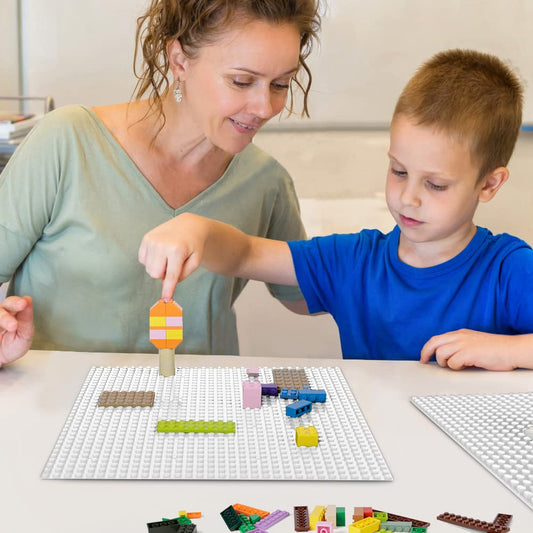 Lekebaby baseplates 5x5 white stacked for multi-level creative projects.