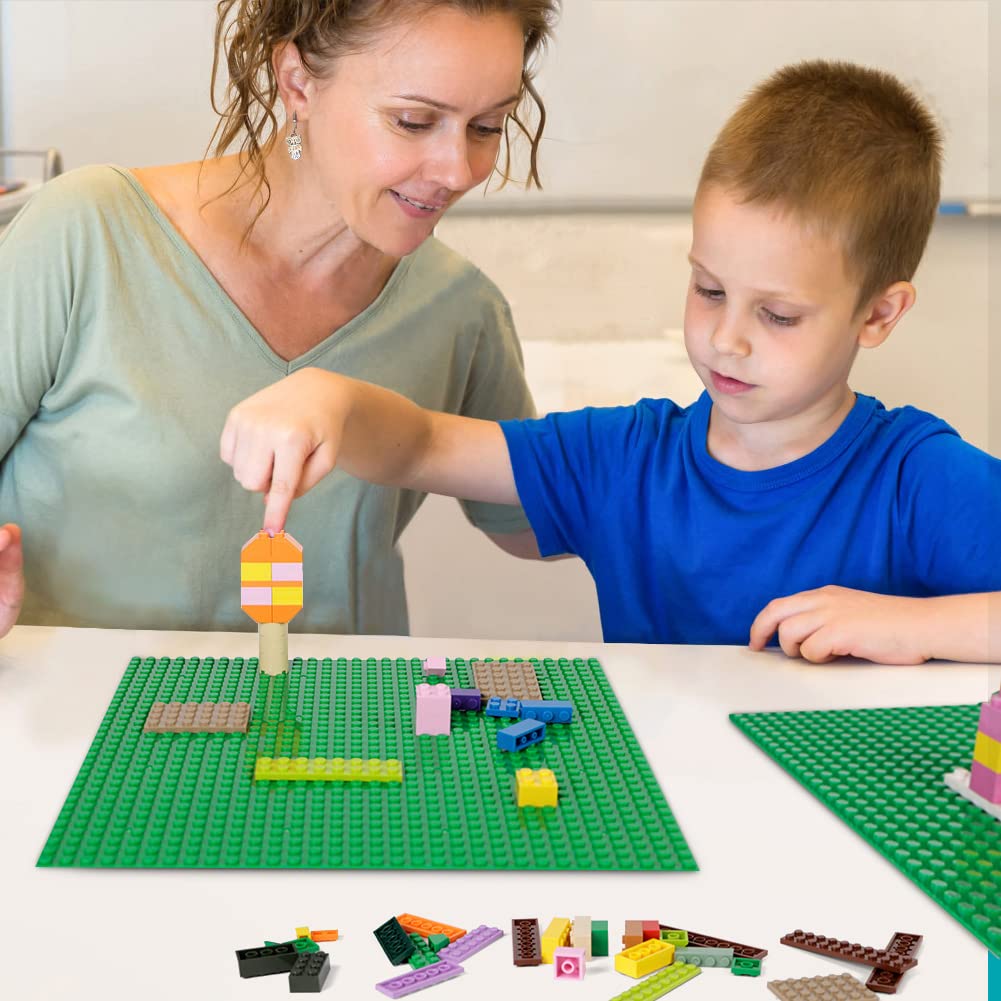 Lekebaby baseplates 10x10 green side view emphasizing sturdy foundation