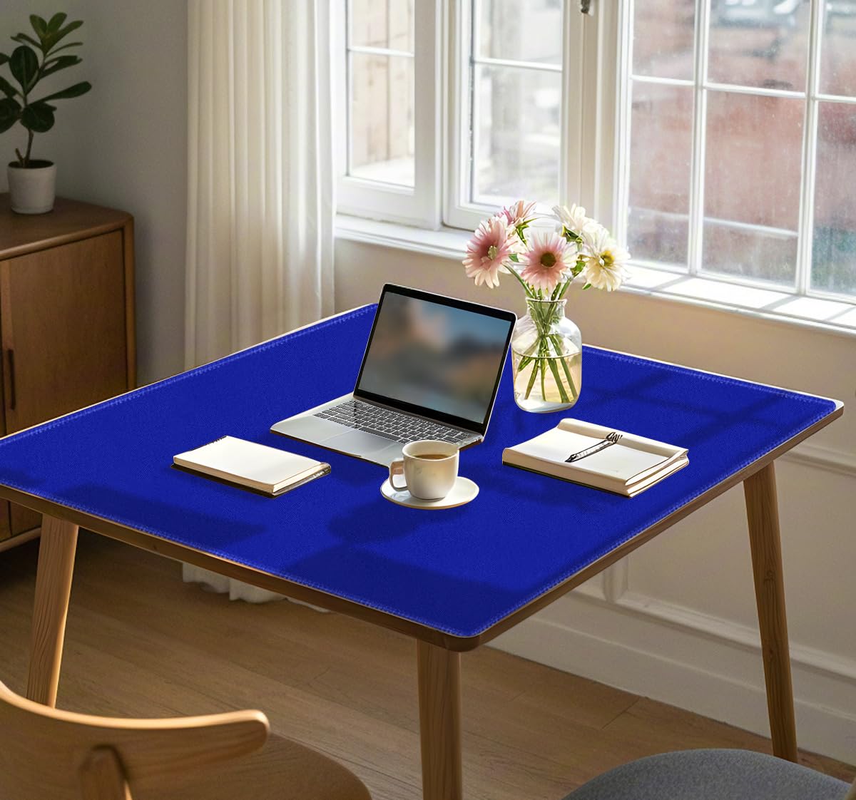LERYG offers ample space for dominoes, poker chips and cards.